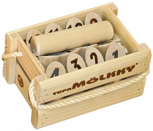 jouer au molkky à la plage